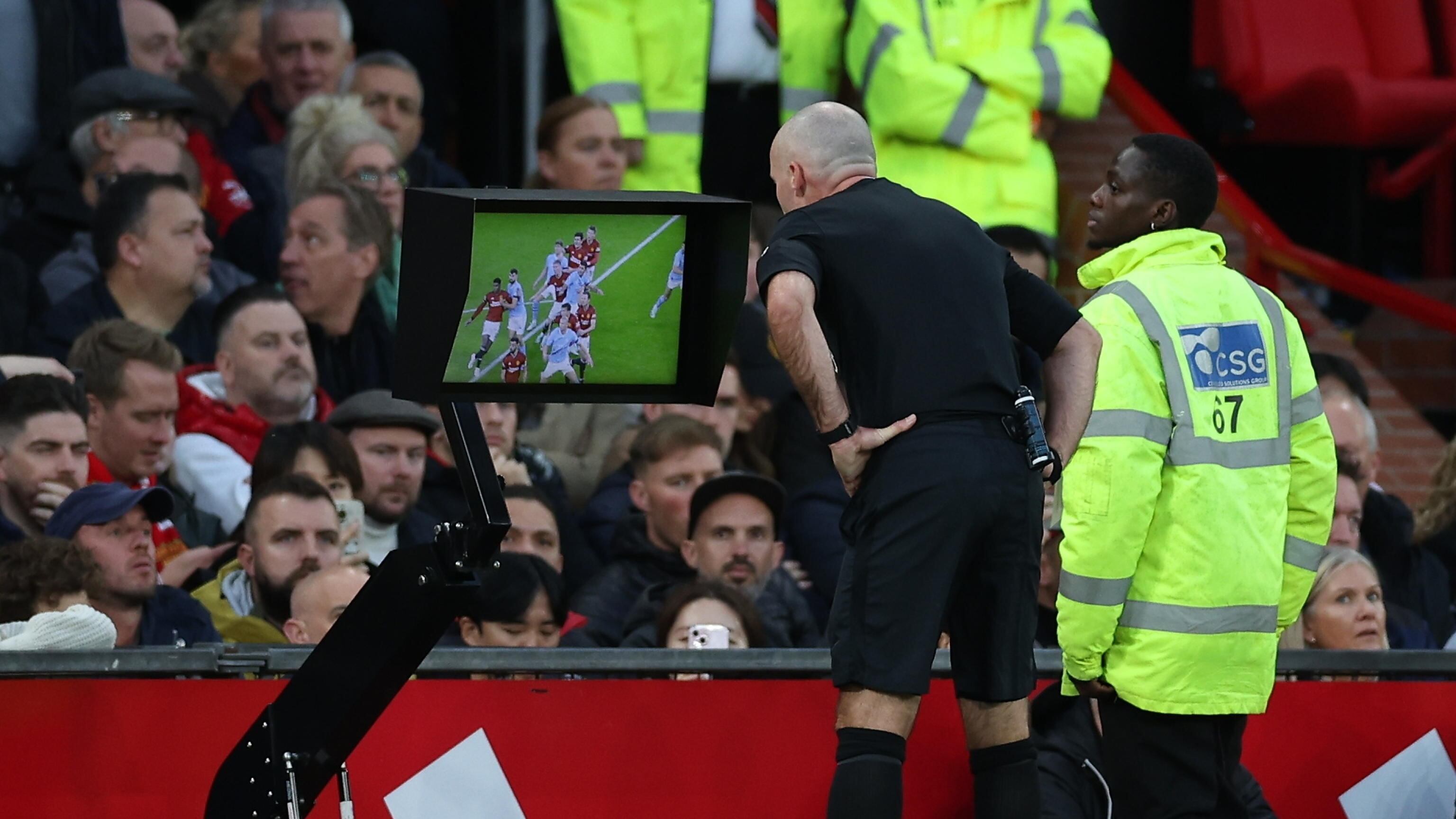 "Fateci ascoltare i dialoghi". La Premier League chiede il Var in diretta per i tifosi