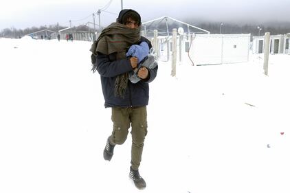 I migranti nella neve a Lipa, Bosnia 5
