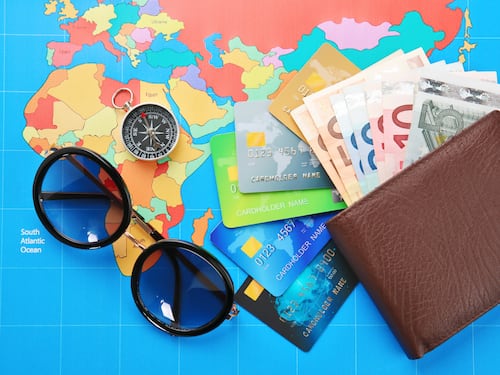 Carte di pagamento: tre soluzioni convenienti per chi viaggia in vacanza