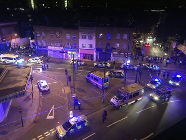 Londra, fuori dalla moschea dopo l'attacco 20