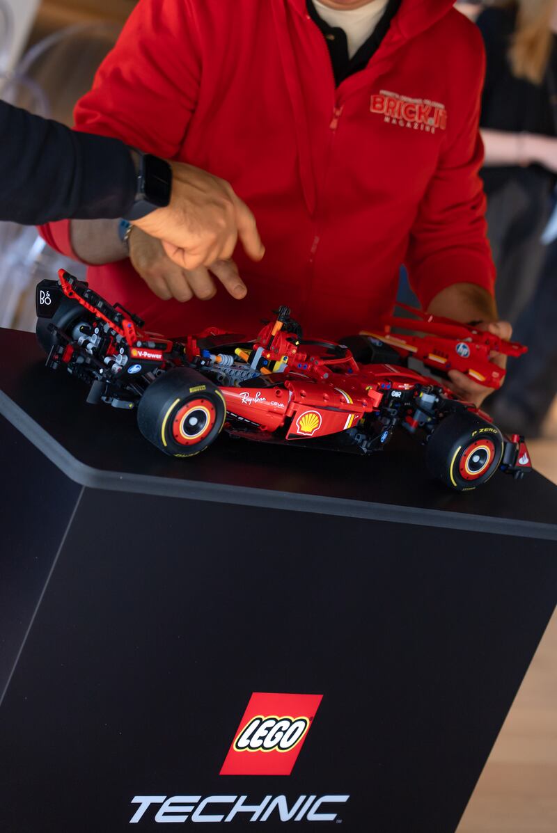 Lego presenta il nuovo set Lego Technic Ferrari SF-24 7