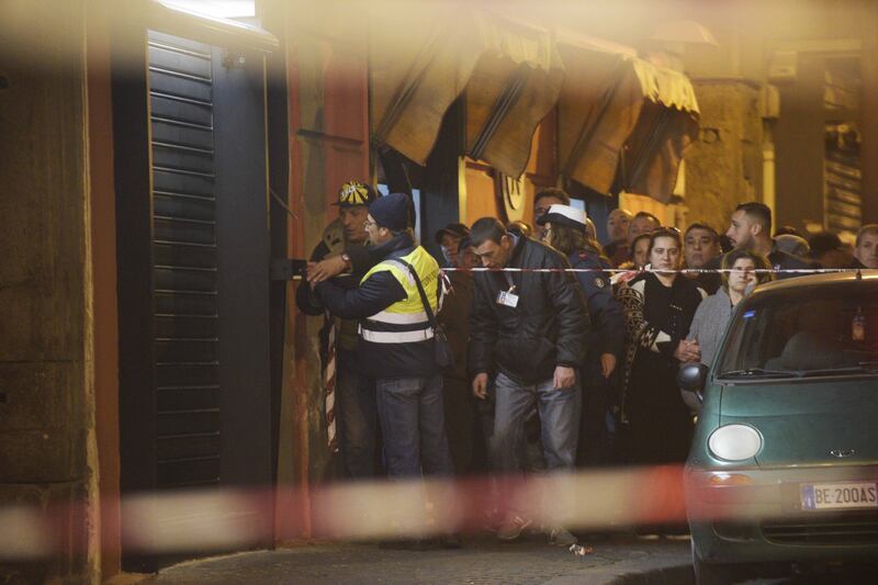 Rapina nel Napoletano, gioielliere uccide uno dei malviventi 1