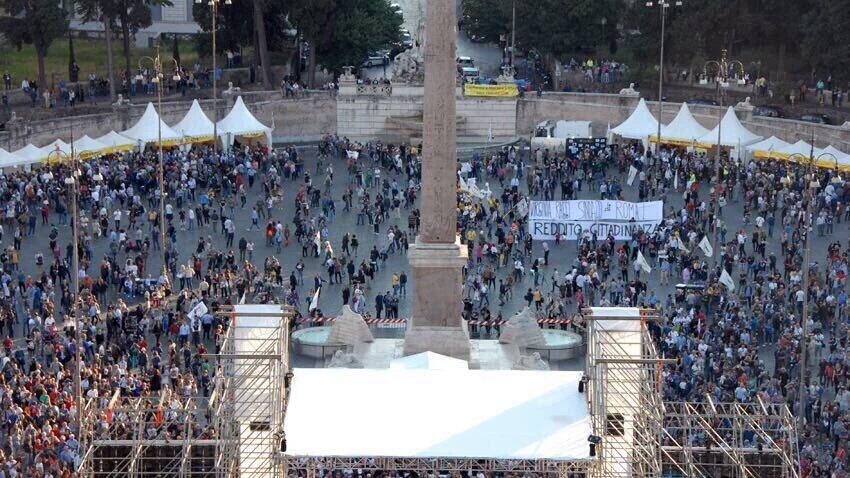 Per Virginia Raggi piazza piena solo a metà