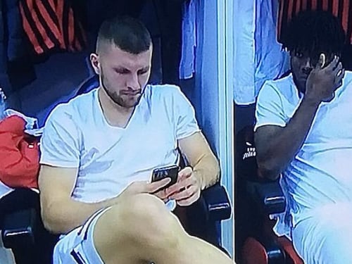 Milan, Pioli smonta il caso cellulari: "Prima della partita si può utilizzare"