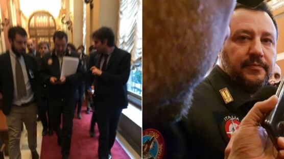 Salvini alla Camera col giaccone della Polizia. Le proteste del Pd