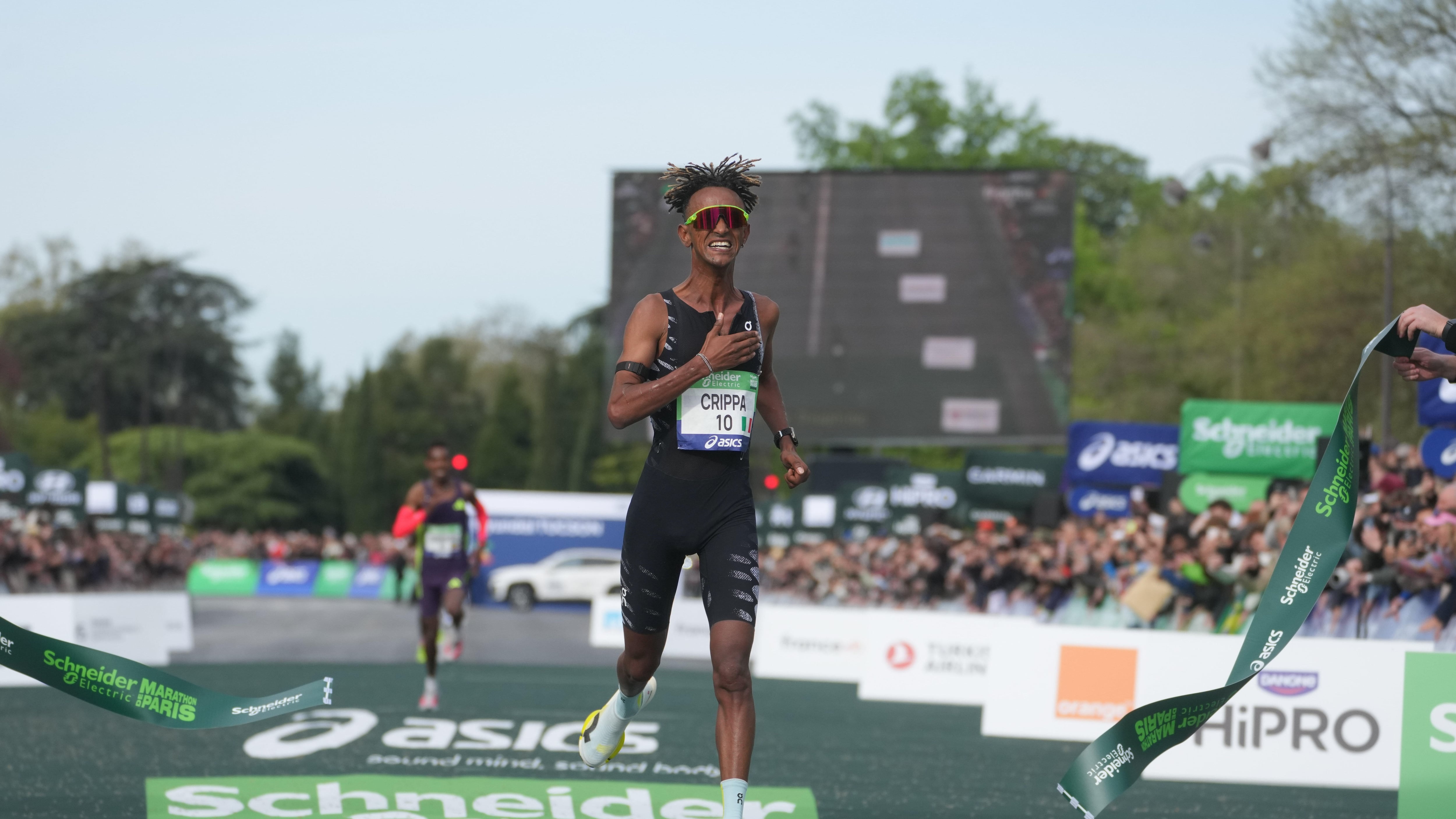 Storica impresa di Yeman Crippa: è il primo italiano a trionfare alla maratona di Parigi