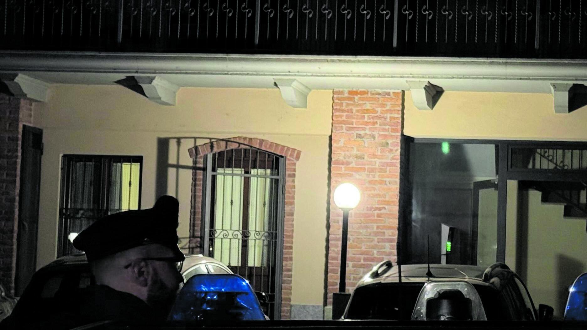 Coppia di fidanzati uccisi dal vicino ossessionato da lei. "La perseguitava"