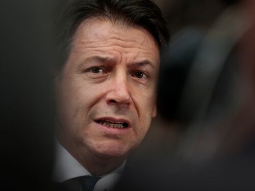 Anche nell'emergenza la politica non è immune dalle critiche