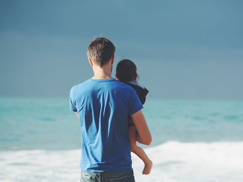 Basta etichette. Il termine “mammo” non esiste