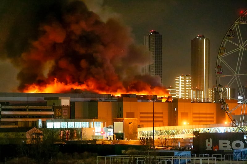 Attentato a Mosca nella sala concerti prima di un evento: centinaia di morti 1