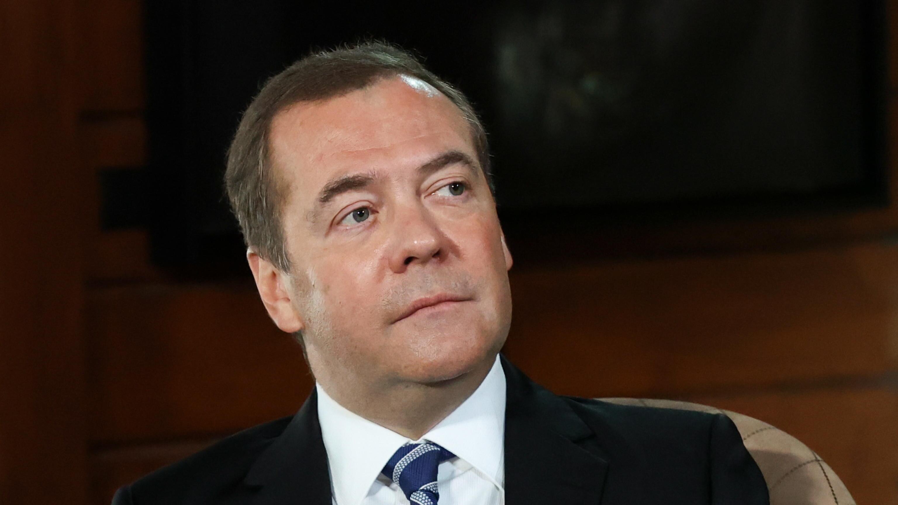 Medvedev ci avverte: "Giocate a scacchi con la morte"