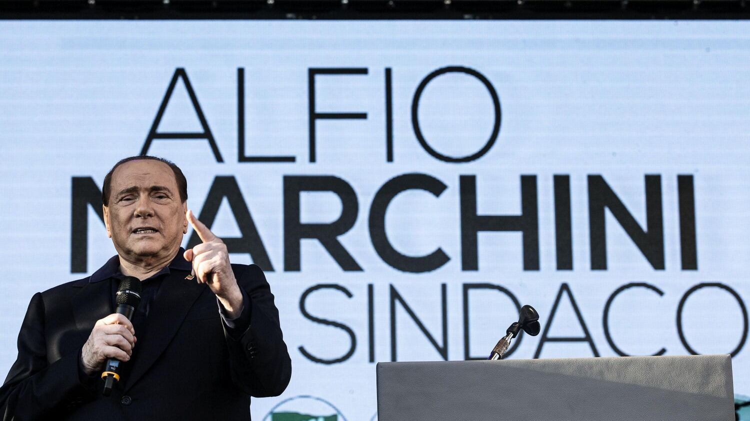 La consigliera comunista augura la morte a Berlusconi