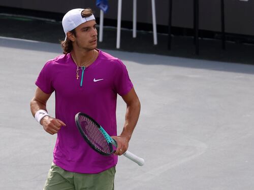 Musetti vince "il derby italiano" a Napoli, battuto Berrettini in 2 set