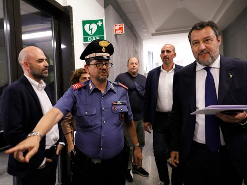 Salvini: "Non ritiro querela contro Saviano". E lo scrittore attacca: "Vergognati"