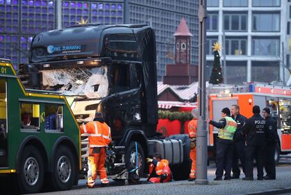 Berlino, il tir crivellato di colpi 2