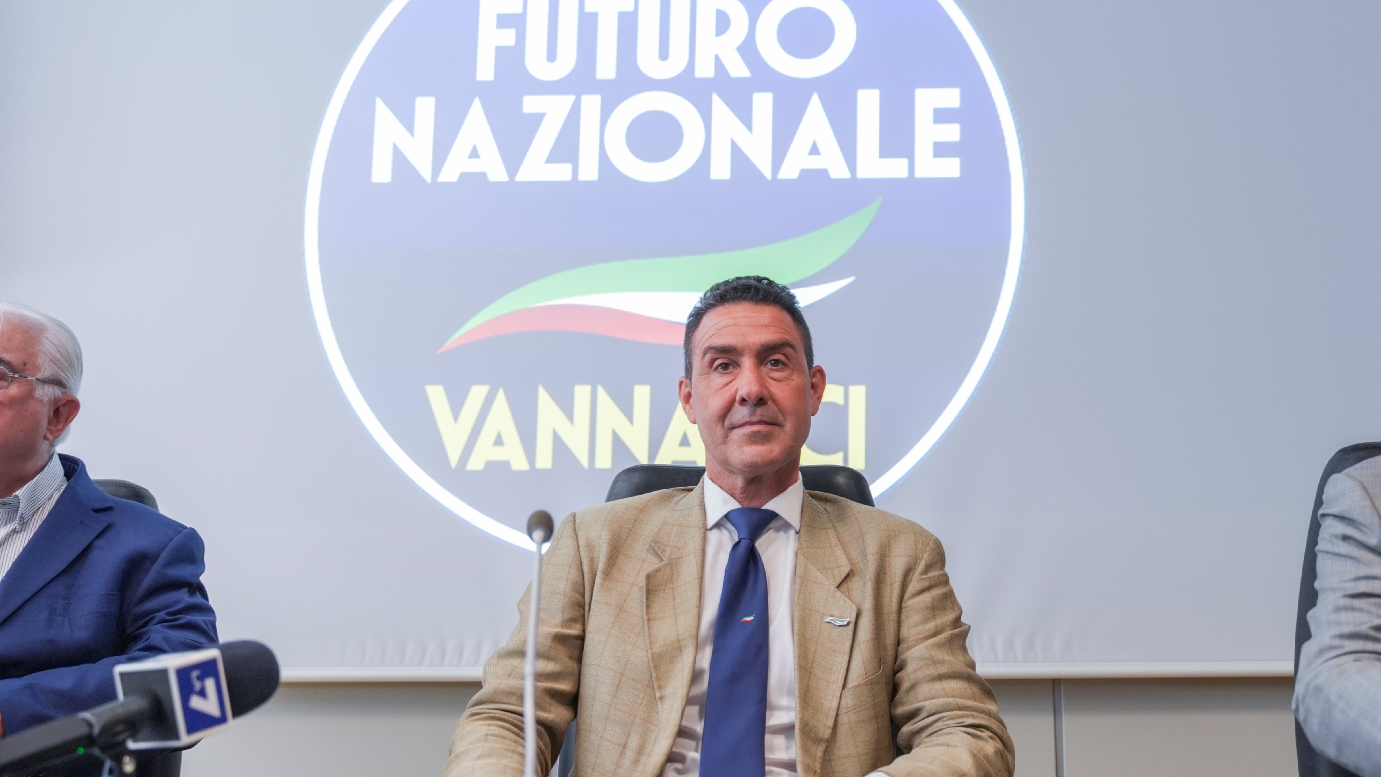 Vannacci è un problema? Sì, per la sinistra. "Prenderà voti dai grillini della prima ora"