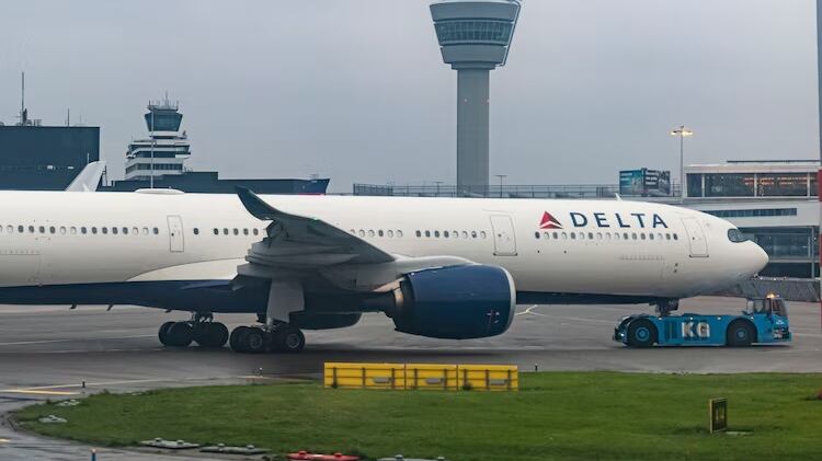 Paura su un volo diretto ad Amsterdam: 25 feriti per forti turbolenze