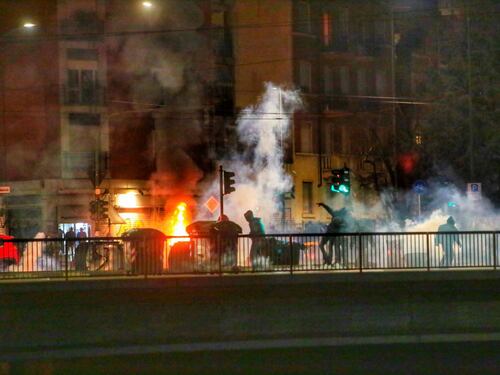 Gli anarchici devastano Torino