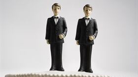 Gli omosessuali sono già liberi: il matrimonio è un rito arcaico