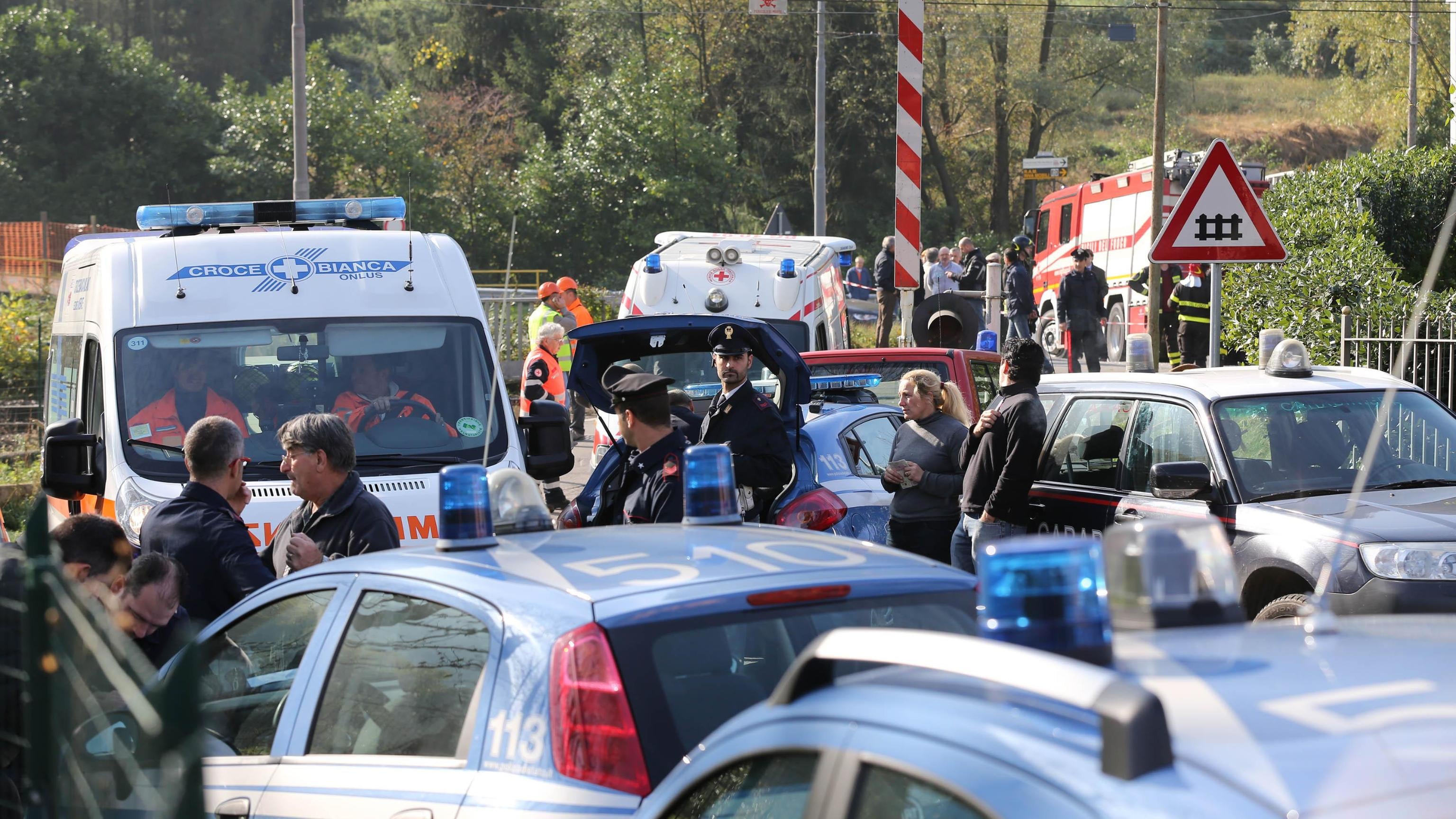Il passaggio a livello va in tilt Morte sull'ambulanza travolta