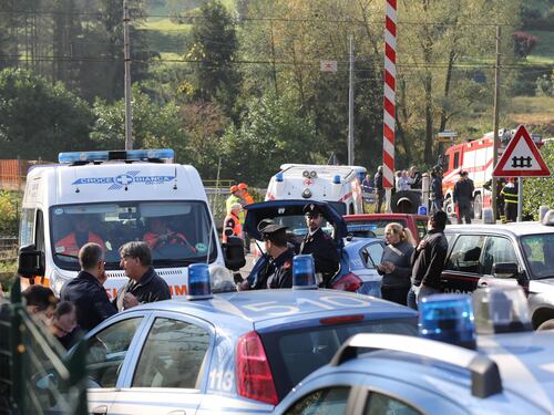 Il passaggio a livello va in tilt Morte sull'ambulanza travolta