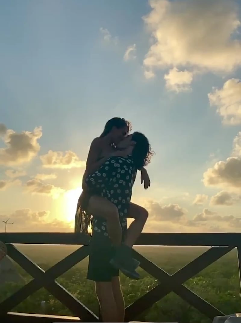 Elisa De Panicis, amore bollente in Messico 2