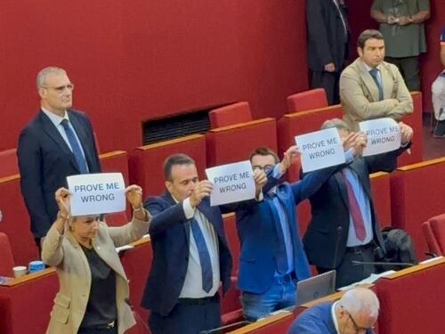 Genova, l'odio del consigliere della Salis contro FdI: "Vi abbiamo già appesi una volta"