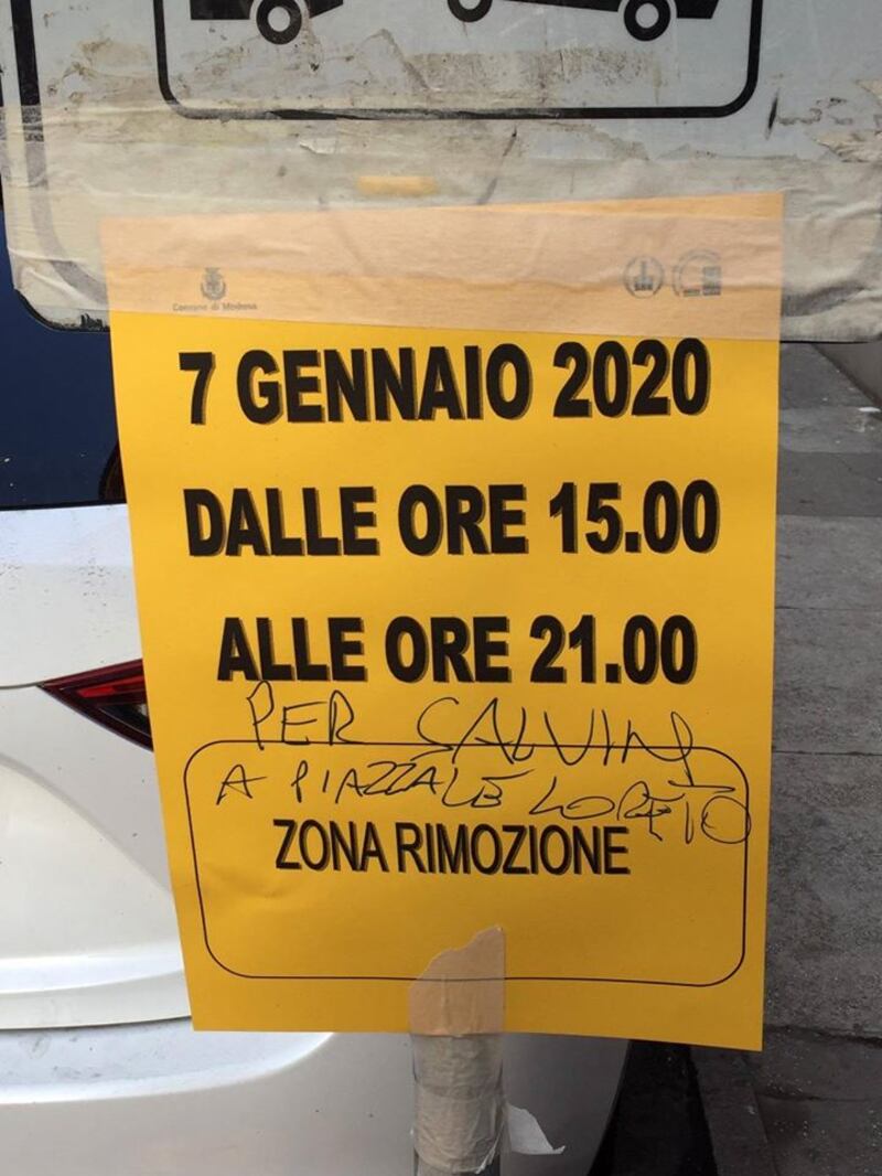 Le scritte contro Salvini: "Fascista, vai a Piazzale Loreto" 2