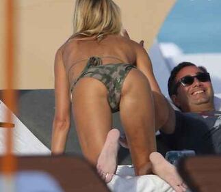 Il bikini hot di Laura Stoner in spiaggia 3