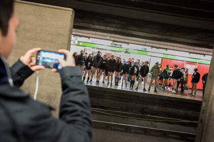 No Pants subway ride, la corsa in metropolitana che sfida il freddo 4