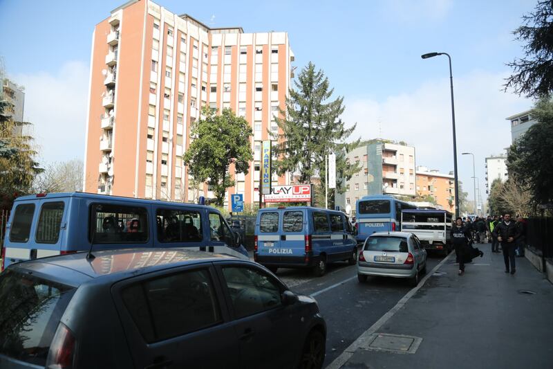 Milano, sgomberato il residence Cavezzali 1