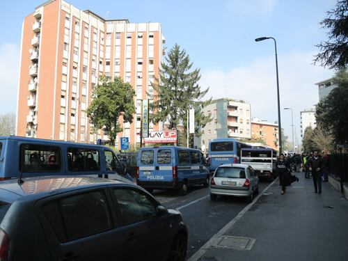 Milano, sgomberato il residence Cavezzali