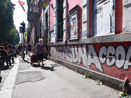 "È un bene comune". A Torino la giunta rossa legalizza il centro sociale Askatasuna