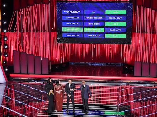 Gli ascolti tv della terza serata di Sanremo 2026: Conti risale la china