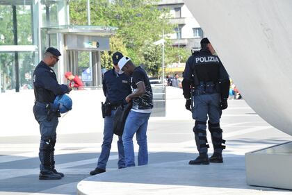 Immigrati e militari in Centrale 19