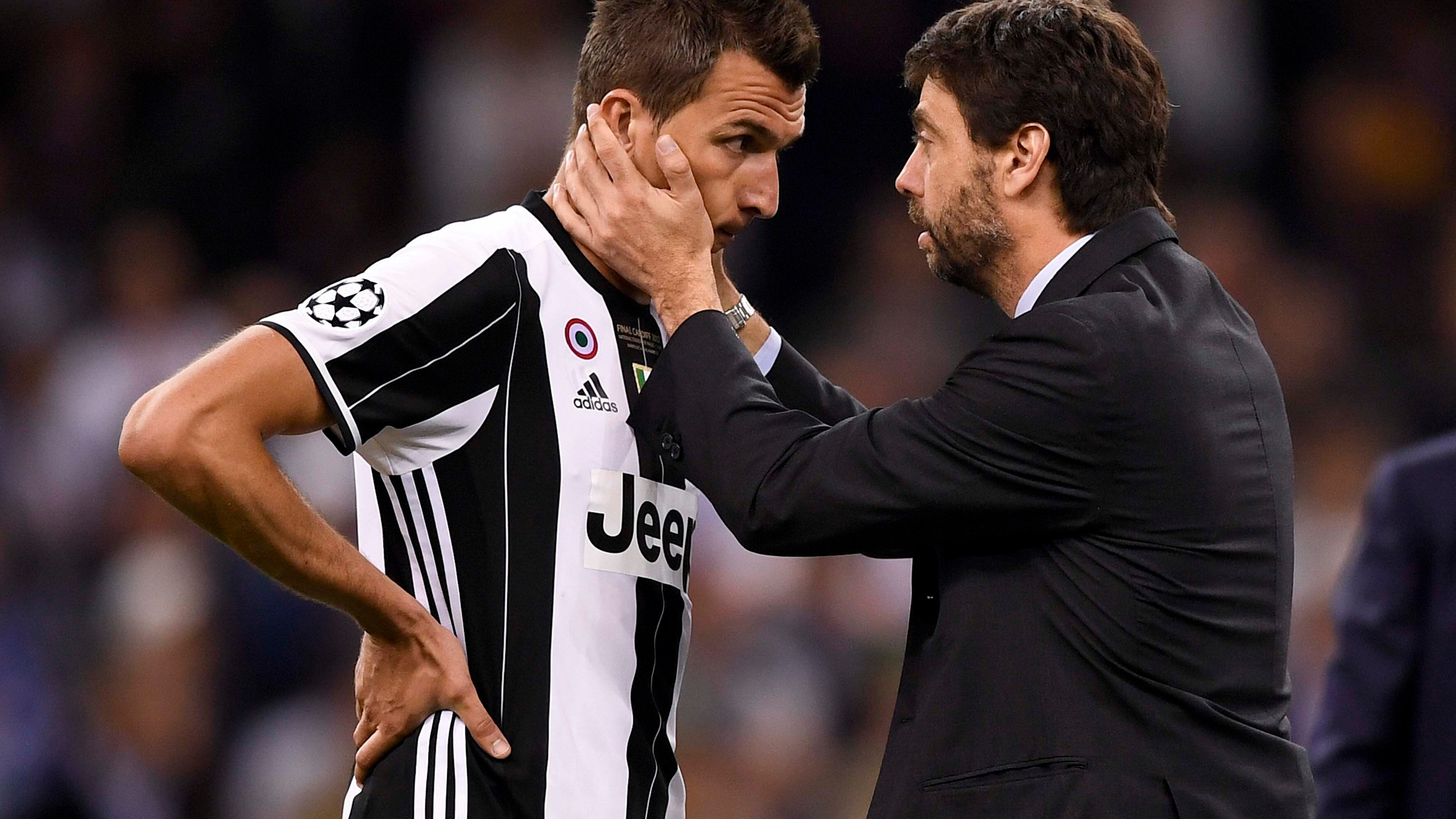 Mandzukic contro Bonucci e Dani Alves. Il croato: "Tranquilli, è un fake"