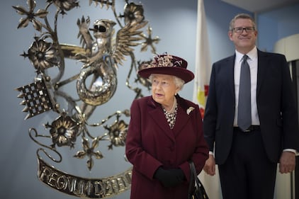 La Regina in visita ai servizi segreti: foto 1