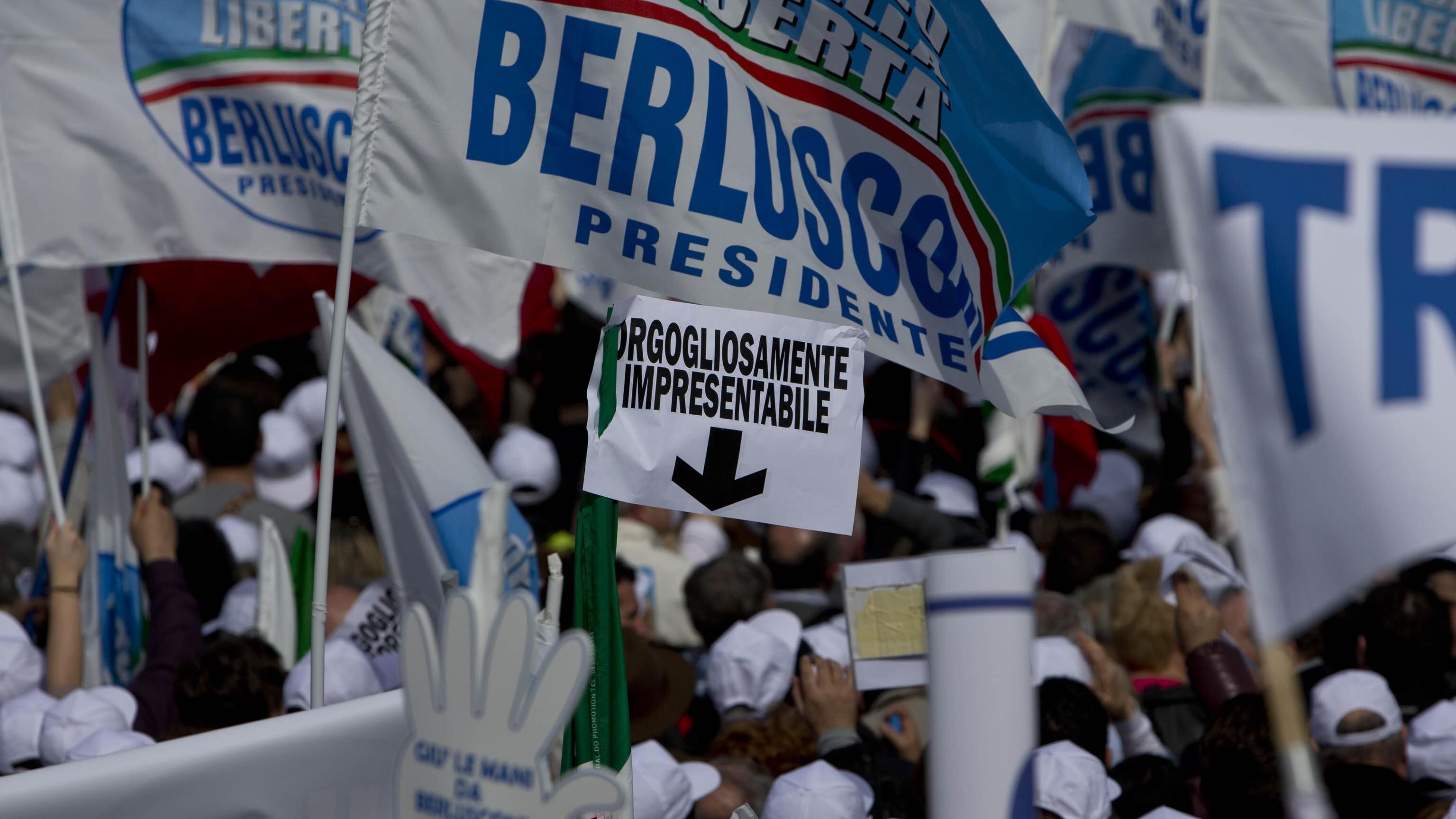 Il grido dell'onda azzurra: "Subito al voto e vinciamo"