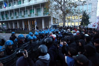 Monti in Bocconi: tafferugli tra polizia e centri sociali 3