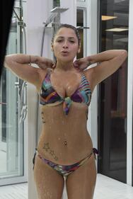 Gf Vip, Alessia Macari si concede una sensualissima doccia 5