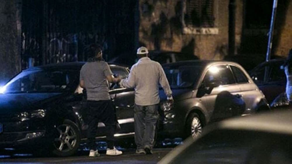 Sfigura il volto di un automobilista che non paga il “pizzo”: arrestato parcheggiatore abusivo