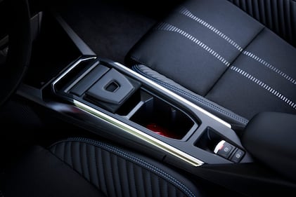 Renault Clio E-Tech: guarda tutte le foto 13