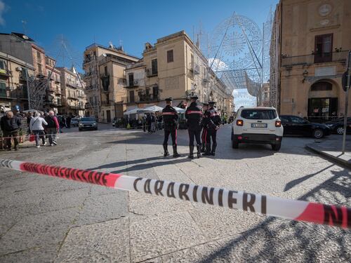 La fake news del Consiglio d'Europa: "Poliziotti italiani razzisti". Meloni: "Vergogna"