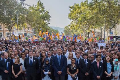 Barcellona in piazza per la pace dopo la strage sulla rambla