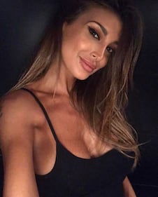 Cristina Buccino, la scollatura è hot 4