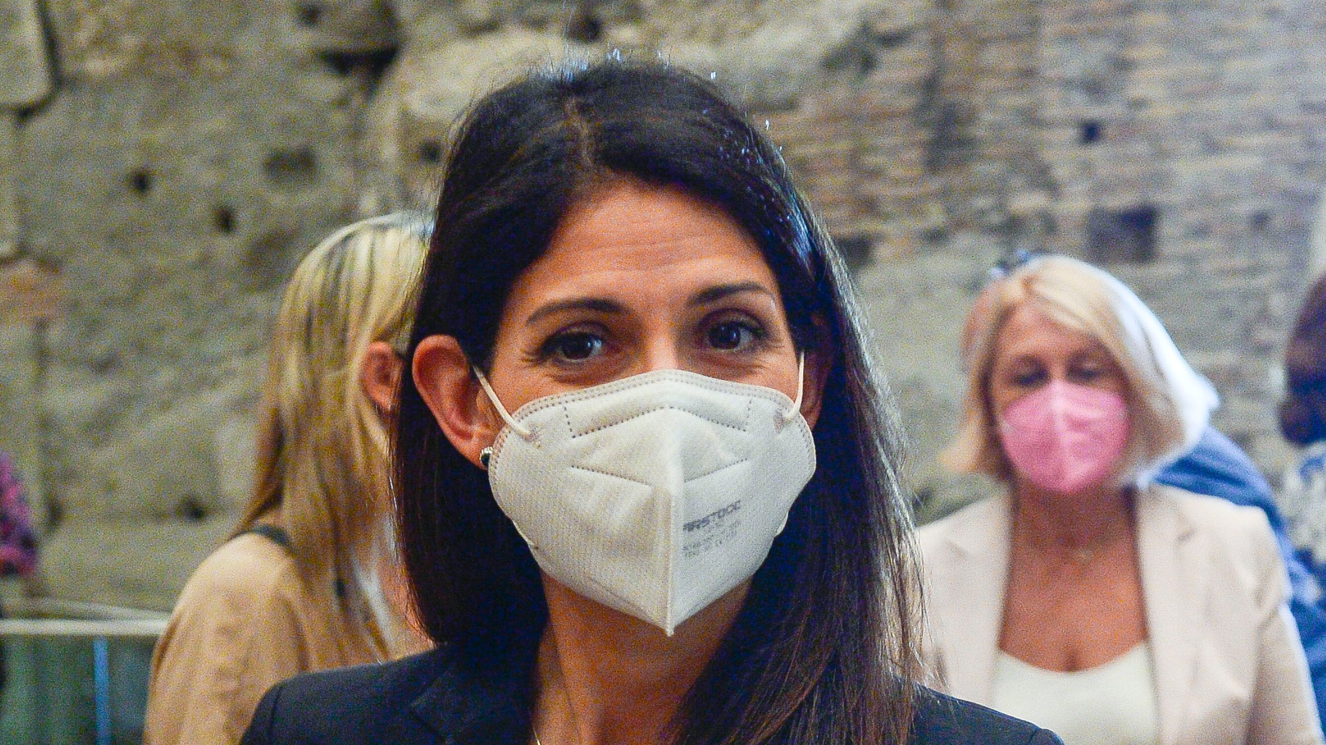 Raggi ci ricasca, super-gaffe: stravolto il cognome di Morricone