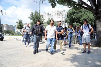 Milano, blitz anti-migranti in stazione Centrale 5
