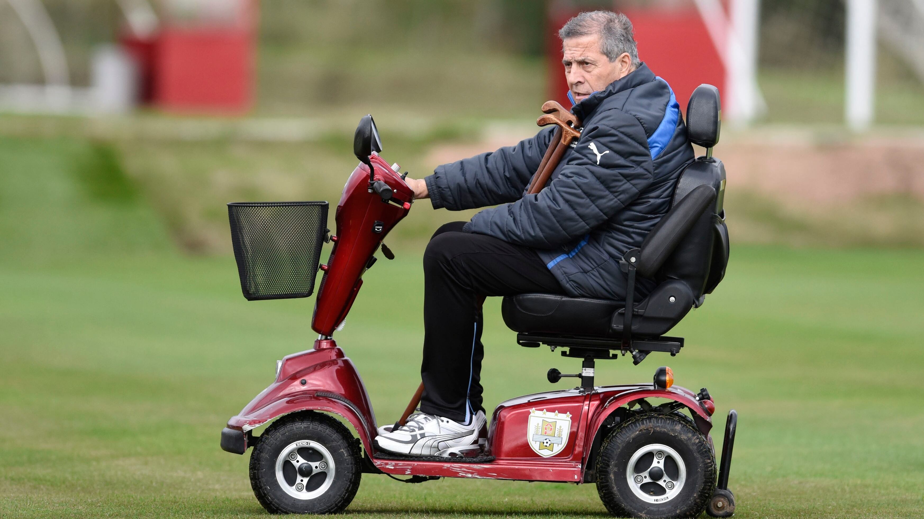 La "garra" di Tabarez per guidare l'Uruguay dalla sedia a rotelle