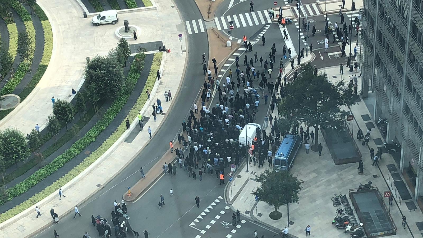 Processione e bandiere nere in Centrale: "Si flagellavano per la festa dell'Ashura"