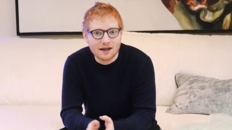 Ed Sheeran chiude il suo pub e promette: "Continuerò a pagare i miei dipendenti"